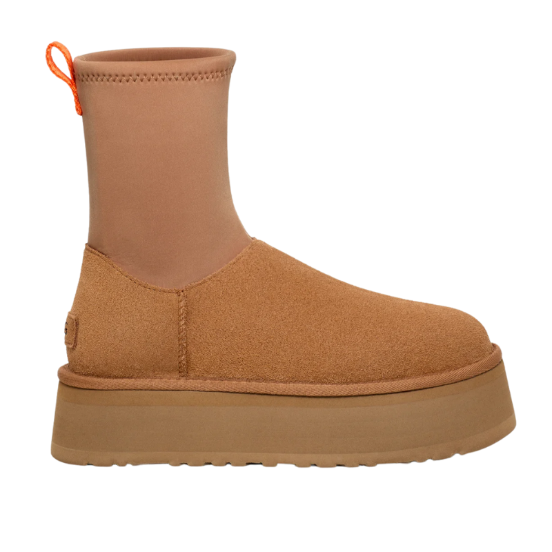 ugg-pumped-venture-daze-sand-black-2025-02-07T211731.761.png UGG Cassic Dipper Boot - Chestnut - Image 1